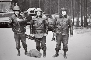 Не кидайте тапками, но неужели у среднего бойца в руках М-16?