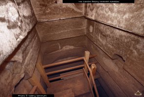 Напомню, Ломаная пирамида