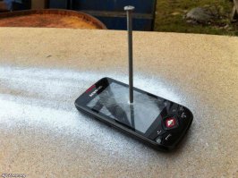 В районе яблока будет со стороны экрана вот так )))