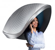 Это "Зона Тишины" там можно встать и спокойно говорить по мобильному телефону. Разработчик Израильская фирма Silentium Ltd.
Они производят компактные штуки, Технология - Quiet-Bubble™, которые монтировались в подголовник кресел в Самолётах или Автомобилях, двигателей не слышно  !
А в Метро и Шумного города - The Silentium Comfort-Shell
™