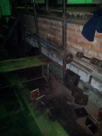 у меня на работе мужики такое сделали :) Общий вес штанги до 120 кг, потом гнется, блинов не видно на фото, но сделаны из листового проката разной толщины, это 1 из 3 качалок в цеху..