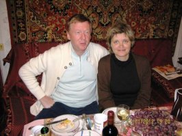 и почему мне кажется что у него рожа постоянно пьяная?