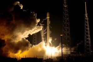 SpaceX впервые удалось посадить ступень ракеты Falcon 9