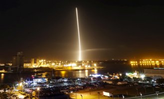 SpaceX впервые удалось посадить ступень ракеты Falcon 9