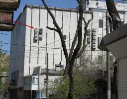 Когда у кондёрщиков нет высокой лестницы
