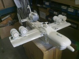 Знакомый, который возглавляет небольшую фирму по автозапчастям, в случае обнаружения в продукции брака, не отправляет её на свалку, а, так сказать, даёт ей вторую жизнь в другой ипостаси. Ниже один из примеров - экраноплан, выполненный по заказу для моей коллеги:)