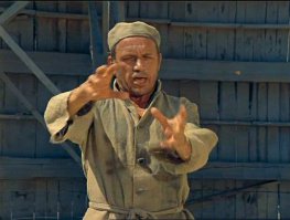 "Не бойся, я с тобой" можно добавить, детвора тащилась в то время от этой каратэки.