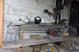 Мой вариант решения проблемы. Полтора месяца сварочных работ, и вуаля - собственная Эйфелева кровать