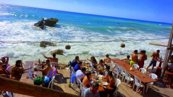 Ну в Ливане и сейчас так. Одна из наиболее спокойных и развитых мусульманстких стран, оставляющая наследие средневековья там, где ему место.