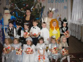 вот тоже недавнее прошлое... где-то здесь моя дочь...