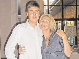 А иногда их отдых заканчивается так....В момент совершения преступления он находился в состоянии наркотического опьянения. По его словам, он принимал «шарики с веселящимся газом». Причем уже достаточно продолжительное время. А за час до полуночи женщину нашли в номере мертвой: избита, задушена шнуром от зарядного устройства....