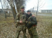 Фото от блогеров.

"Украинские каратели допустили большую оплошность и выложили в социальных сетях фотографии из Авдеевки, на которых были опознаны иностранные наемники и инструкторы. Среди натовских специалистов засветился даже негр. Вот так вот, в паре километрах от Донецка против ополчения воюют НАТОвские офицеры и военспецы. По данным, поступающим от местных жителей, перед планируемым наступлением ВСУ на Донбасс количество иностранных наемников, ЧВК и инструкторов увеличилось в разы."




========================
 Узнаете эти хари - можете мочить.Хоть в сортирах.