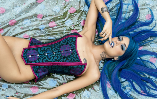 мне кажется она и большую часть жопы потеряла