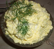 Салат чесночник (белочка) из плавленых сырков