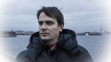 Что же вы фотографируетесь на фоне раздолбанных гранитных плит на набережной?И вообще на фоне этого <span style='color:gray'>[мат]</span> и щ н о г о города?Парков в городе нет? Зелени?Вам пальцем ткнуть где всё это в Питере находится?В асфальт видите ли всё укатали. А что, в пяти миллионном городе должны быть поля или леса? Ответом можете себя не утруждать.