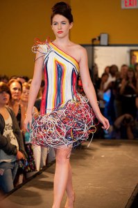 Могли бы Платья сделать из образцов Продукции предприятия.