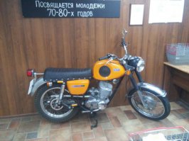 а у нас в алкомаркетах "красное-белое" вот такое выставили. несколько штук!