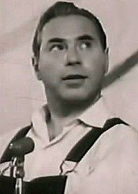 Интересный артист, вечная ему память! Но я всегда путал его с Ефимом Березиным (Штепсель).