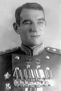 Значит, говорите - чтобы помнили?
ВДВ как самостоятельный род войск созданы приказом N 0329 от 29 августа 1941 года. Первым командующим ВДВ стал Глазунов Василий Афанасьевич. Гвардии генерал-лейтенант, дважды Герой Советского Союза.