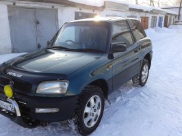 Вот мои полноприводники Rav4 (продан по причине размеров),на смену ему пришёл Nissan R`nessa. И да,правый руль вообще не напрягает. А по базовым плюшкам переплюнут европейцев