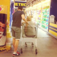 а потом из-за таких умников ни одной нормальной коляски, у всех колеса еле вертятся