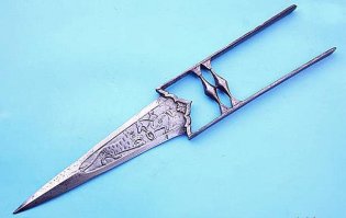 Катар  забыли...
очень необычный нож с защитой