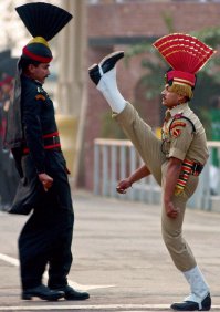 Насчет формы - забавная тема. Типа, прилетают главы государств куда-нибудь в Индию и айда наряжаться.