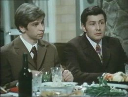 Обожаю его в этом фильме! А как он поет замечательную песню
 "Я стою на синем берегу
Золотую рыбку стерегу,
Но не хочет думать обо мне
Золотая рыбка в глубине...
Мне не надо царства и корон.
Отзовись - прошу тебя добром.
Ничего себе не попрошу, 
А всего лишь сказку напишу...
Никакой корысти не ищу.
Я на волю рыбку отпущу.
Но шумит у берега прибой - 
Не дает мне встретиться с тобой".