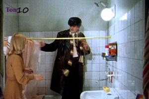 Я принимаю душ минут 20 - 25 вместе с бритьём морды лица. А Вы ?