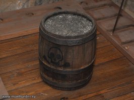 Вот такую бочку надо было поставить перед собой, тогда бы от него только железяка от ствола  осталась.