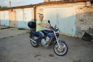 Лет 6 назад тоже реставрировал только CB . Но там больше работы было по внешнему виду чем по железу. Мот простоял долго под открытом небом после того как его укатали. 
Да и я его выменял, а не покупал. Фоток мало комп далеко. Примерно так.