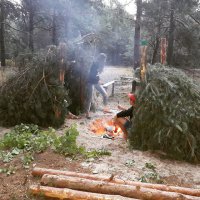 Прямо в детство, во время пионерлагерей. Я прямо почувствовал запах сосновой хвои.