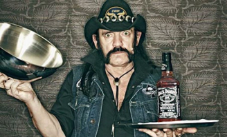 Интервью с умершим на этой недели  Lemmy Kilmister!!!
Вы так много пьете,вы не боитесь похмелья??
Lemmy:
Для того что-бы было похмелье,надо сначала прекратить пить!