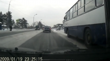 Пешики совершенно никуда не спешили. Если бы они уже стояли на краю проезжей части и всем видом показывать что собираются идти, тогда да, надо было тормозить. 
   А кто пишет что на фуре му.да.к, предлагаю самому хотя бы просто попробовать залезть в его кабину. Стопудово жировые отложения на жопе не позволят это сделать....