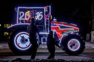 Подборка новогодних автоприколов