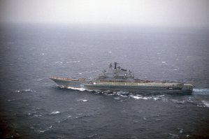 ТАКР (тяжелый авианесущий крейсер) "МИНСК", длинна 273 метра. Убийца авианосцев))). Вот на нем я и служил))
