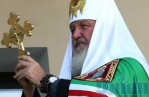 Доктор, каждый раз, когда я чихаю, я испытываю оргазм. Что мне делать?
Гм Нюхать табак! Следующий!
Доктор, я постоянно чего-то боюсь, без видимой причины.
Сестра, слабительное. Пейте, будет Вам причина. Следующий!
Доктор, что-то я писаю в две струи.
Бабушка, вставьте пуговицу, будет четыре. Следующий!
Доктор, когда я с женой, у меня член смотрит на ботинки.
Поставьте ботинки на шкаф! Следующий! ..
Доктор я беременна, а ребенок лежит как-то не так.
Национальность?
Еврейка.
Выкрутится! Следующий!
Доктор, у меня кашель.
Сестра, слабительное. Все, теперь не кашлянете. Следующий!
Доктор, у меня постоянный понос, в туалет по 10 раз в день бегаю.
Сестра, слабительное. Теперь не будете бегать, будете там жить. Следующий!
Доктор, плохо срастается нога после перелома. Постоянно хожу на костылях.
Сестра, слабительное. Сейчас костылики-то бросите- И побежите. Следующий!
Доктор, я каждое утро во влагалище нахожу маленькую почтовую марку. Посмотрите, уже целый альбом набрала.
Это не марки, а наклейки от бананов. Вот вам направление к окулисту. Следующий!
Доктор, меня почему-то никто не замечает!
Следующий
Доктор, я работаю как лошадь, ем как свинья, устаю как собака что мне делать?
Не знаю, я не ветеринар Следующий!
Доктор, помоги, я ссу кипятком!
Вынимайте пальцы из розетки. Следующий!
Доктор у меня запор!
У меня тоже не шестисотый Мерседес, но я об этом на каждом углу не кричу! Следующий!
Доктор, у меня зубы пожелтели!
В таком случае вам пойдет коричневый галстук Следующий!
Доктор, у меня с ногами плохо!
С ногами хорошо, без ног плохо Следующий!
Доктор, помогите, мне уже 28 лет, а волосы на интимных местах так и не растут!
Скажите, а сколько раз в неделю Вы занимаетесь cекcом?
Ну 30-40 раз
На автобанах тоже трава не растет. Следующий