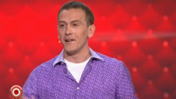 А голос за кадром-это не чувак из камеди батл???