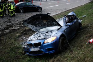 Видел я таких гонщегов после  одного неудачного маневра