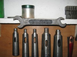 Можно, но не стоит. У меня три станка вытащены с металлолома, два уже работают. Минимум еще один пристроен в хорошие руки. А уж инструмента восстановленного и того поболе. 
Пример - как Вы думаете, сколько этому старичку лет? Тоже с метлома, и сам по себе антуражен. Это я к чему - делая что-то своими руками, помните о творениях других рук. И постарайтесь их ценить. Для своего рукоделия сырья более чем в достатке.
С Новым годом!