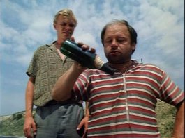 Кто помнит фильм "Менялы"?
При денежной реформе 1961- го года, обменивались только бумажные деньги. Мелочь оставалась в обращении. 
Сюжет фильма - собрать столько медных монет, чтобы потом, при обмене, после реформы - разбогатеть.