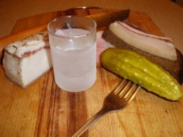 Неправильно тётя Мики Русскую Кухню пробует... Так вкусней: