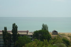 У меня семья жена и 3 детей ездили на море в июне. Т.е. тогда, когда тренд не ездить в помоечные турции-египты только у нас в семье знали.
В итоге дети счастливы. 10 дней почти что одни на всем пляжу. По стоимости - билеты дороже вышли чем само море.
Фото так себе - я не ездил, а больше никто не догадался фотать пустой пляж и просто море.