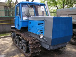 не поверите, но советский Т-150 тоже с рулем!