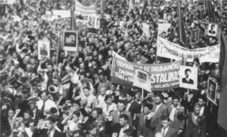 прибалтийские страны в 1940. их туда под дулами автоматов согнали?