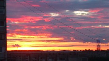 закат в городе . извиняюсь за качество , фотографии с фотоаппарата не влезают