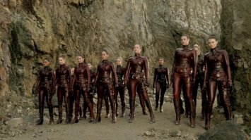Автор, явно не равнодушен к сериалу *Легенда об искателе*