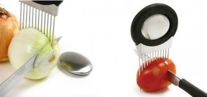 Специальная насадка, чтобы защитить пальцы от ножа - все собираюсь купить, а то салат с мясом, в котором оно не предполагалась иногда бывает, ну или с ногтем)))) А вот эта вещь, для лука, у меня есть, очень нравится, ну и она исключает в случае нарезки лука, пункт первый))))