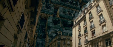 Напомнило фильм "Начало":