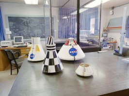 вот. написано что 1997 год. вполне современная лаба.